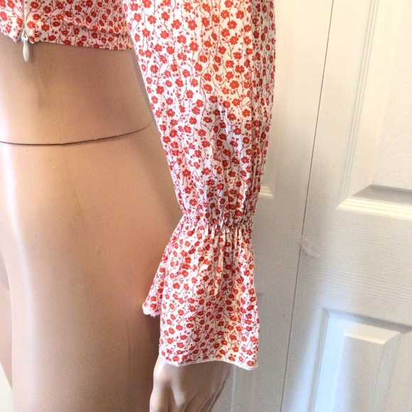 Who I Am Womens Red Distsy Floral Long Bell Sleeve Cropped Top Size 8 - Picture 4 of 6